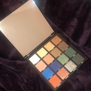 Artistry PRO Eyeshadow Palette by LA Girl Cosmetics